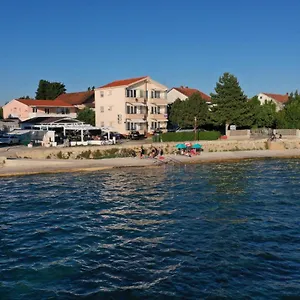 Lara Apartman Sukosan